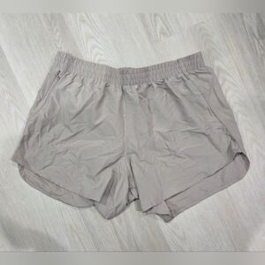 Under Armour Womens Flex Woven 5" Shorts Tan Size L